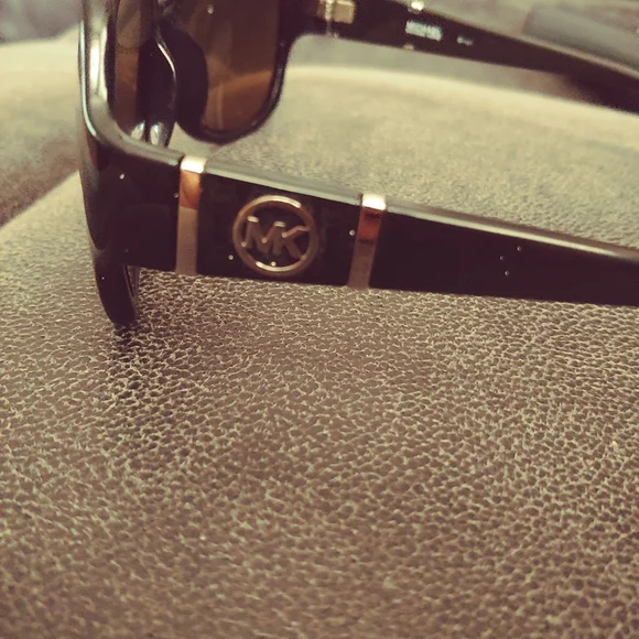 MICHAEL KORS sunglasses - Picture 6 of 6